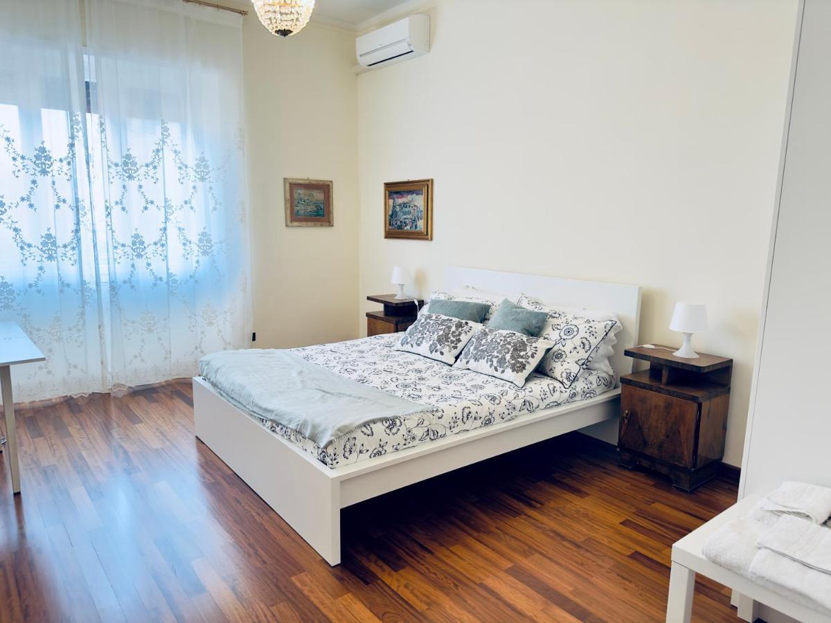 Elegant Apartment In City Center Cagliari Exterior foto